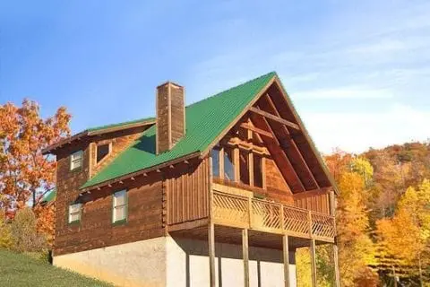 A cabin rental in the Smoky Mountain during the fall.