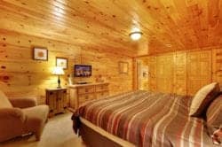 bedroom in large cabin in gatlinburg